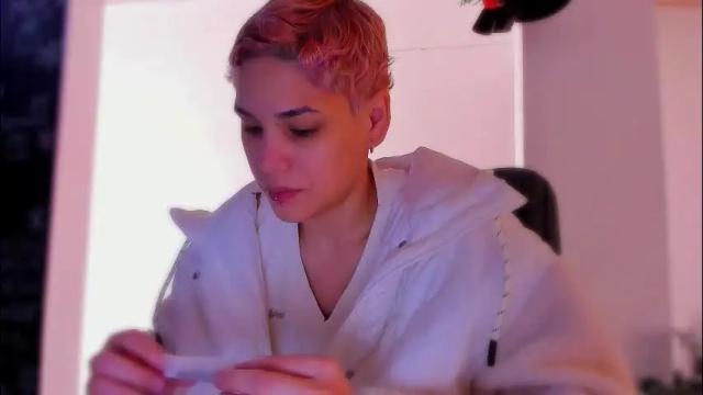 Image 8 of laura_r23 Stream on Chaturbate on 1 month ago