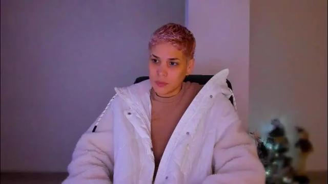 Image 4 of laura_r23 Stream on Chaturbate on 1 month ago