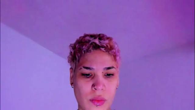 Image 2 of laura_r23 Stream on Chaturbate on 27 days ago