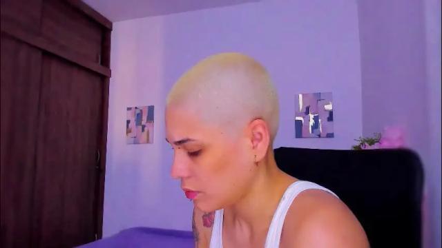 Image 2 of laura_r23 Stream on Chaturbate on 23 days ago