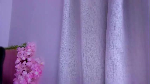 Image 4 of laura_r23 Stream on Chaturbate on 23 days ago