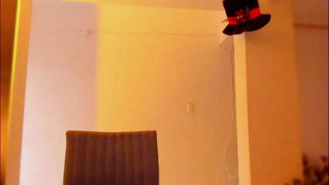 Image 11 of laura_r23 Stream on Chaturbate on 20 days ago