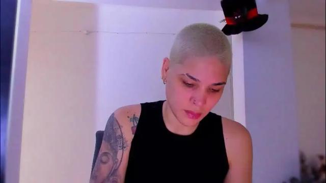 Image 2 of laura_r23 Stream on Chaturbate on 20 days ago