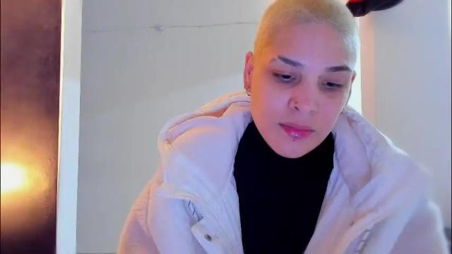 Image 2 of laura_r23 Stream on Chaturbate on 17 days ago