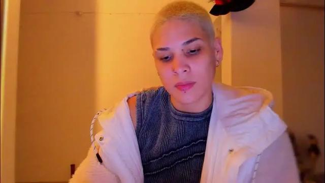 Image 10 of laura_r23 Stream on Chaturbate on 17 days ago