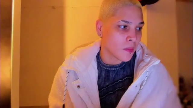 Image 2 of laura_r23 Stream on Chaturbate on 17 days ago