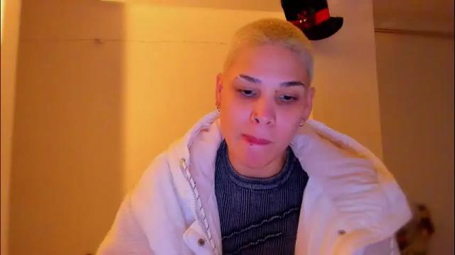 Image 8 of laura_r23 Stream on Chaturbate on 17 days ago