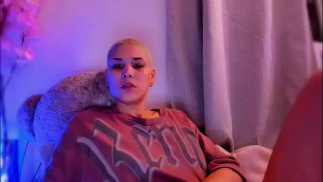 Image 3 of laura_r23 Stream on Chaturbate on 16 days ago