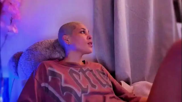 Image 6 of laura_r23 Stream on Chaturbate on 16 days ago