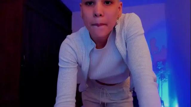 Image 2 of laura_r23 Stream on Chaturbate on 15 days ago