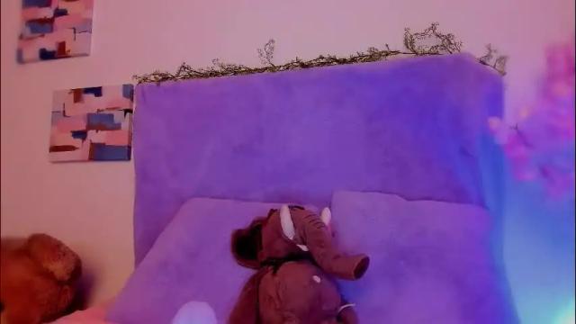 Image 2 of laura_r23 Stream on Chaturbate on 13 days ago