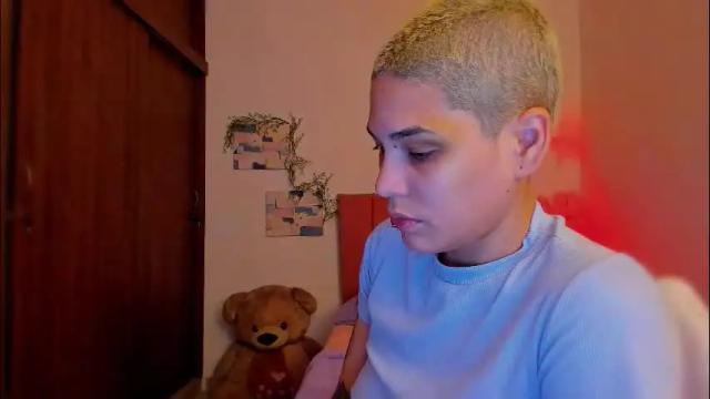 Image 10 of laura_r23 Stream on Chaturbate on 6 days ago