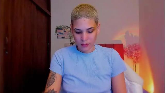 Image 2 of laura_r23 Stream on Chaturbate on 6 days ago