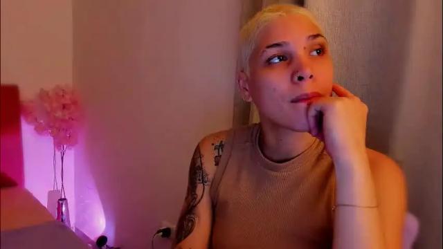 Image 3 of laura_r23 Stream on Chaturbate on 9 days ago