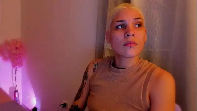 Image 7 of laura_r23 Stream on Chaturbate on 9 days ago