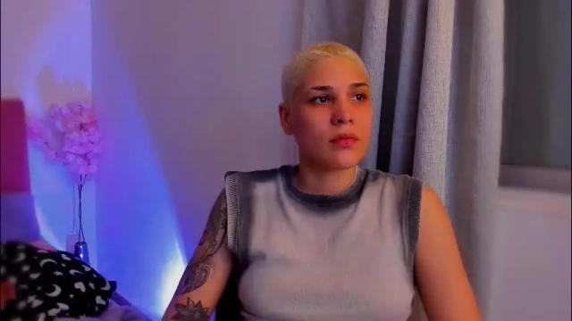 Image 3 of laura_r23 Stream on Chaturbate on 1 day ago