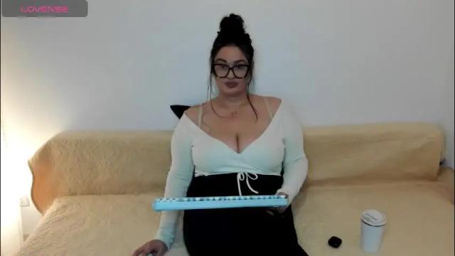 Image 12 of laura_sinner Stream on Chaturbate on 29 days ago