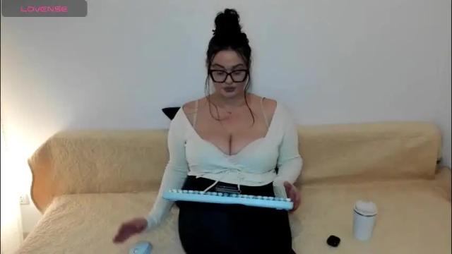 Image 8 of laura_sinner Stream on Chaturbate on 29 days ago