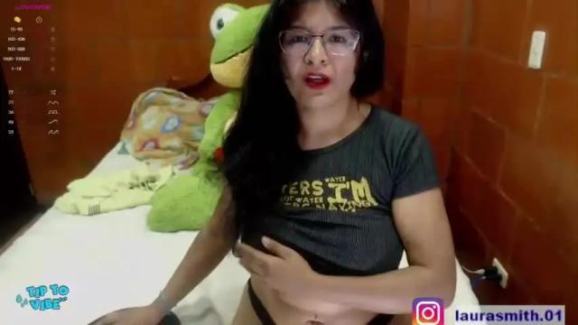 Image 11 of laura_smith0 Stream on Chaturbate on 17 months ago