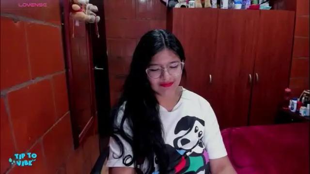 Image 11 of laura_smith0 Stream on Chaturbate on 2 months ago