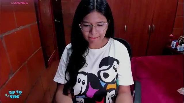 Image 4 of laura_smith0 Stream on Chaturbate on 2 months ago