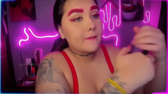 Image 2 of laura_takint Stream on Chaturbate on 16 months ago