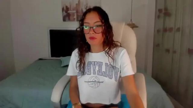Image 7 of lauracamila_xx Stream on Chaturbate on 16 months ago