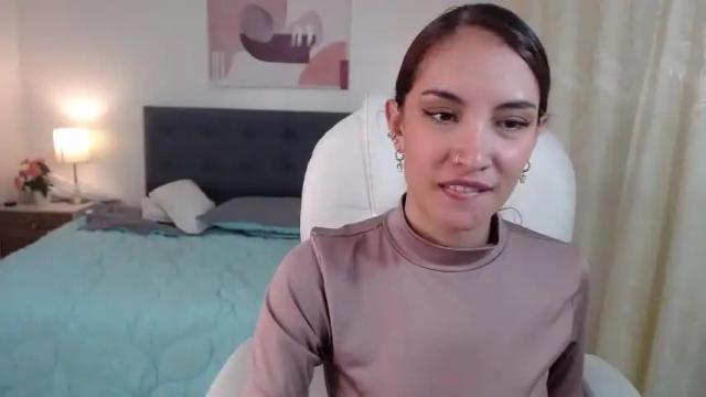 Image 12 of lauracamila_xx Stream on Chaturbate on 12 months ago