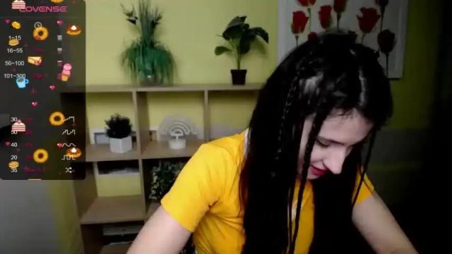 Image 12 of lauradre_ Stream on Chaturbate on 14 months ago