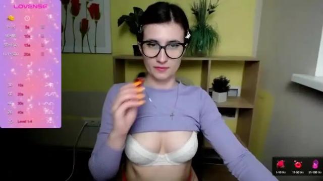 Image 10 of lauradre_ Stream on Chaturbate on 14 months ago