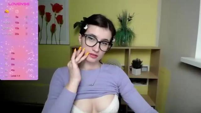 Image 6 of lauradre_ Stream on Chaturbate on 14 months ago