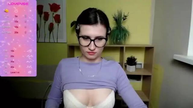 Image 7 of lauradre_ Stream on Chaturbate on 14 months ago