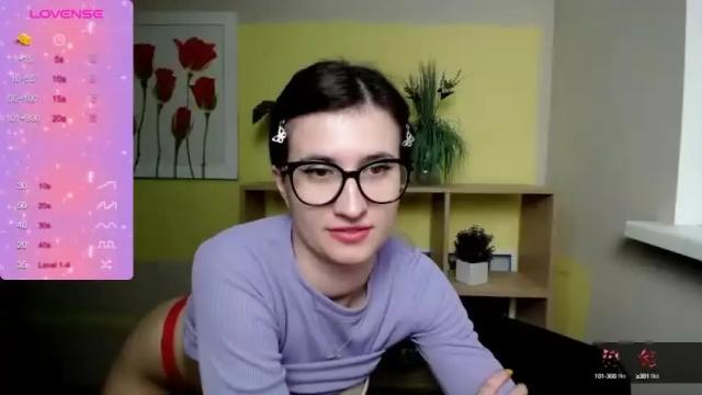 Image 8 of lauradre_ Stream on Chaturbate on 14 months ago