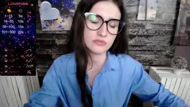 Image 11 of lauradre_ Stream on Chaturbate on 13 months ago