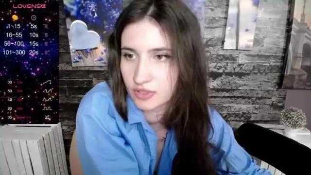 Image 6 of lauradre_ Stream on Chaturbate on 13 months ago