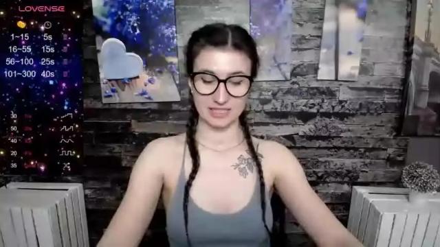 Image 10 of lauradre_ Stream on Chaturbate on 13 months ago