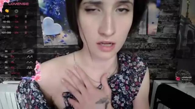Image 3 of lauradre_ Stream on Chaturbate on 13 months ago