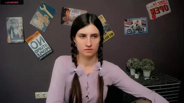 Image 10 of lauradre_ Stream on Chaturbate on 2 months ago