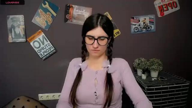 Image 12 of lauradre_ Stream on Chaturbate on 2 months ago