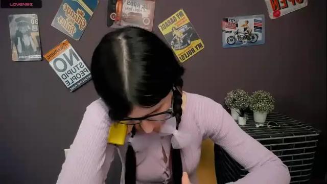 Image 6 of lauradre_ Stream on Chaturbate on 2 months ago