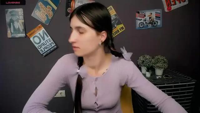 Image 7 of lauradre_ Stream on Chaturbate on 2 months ago