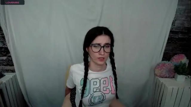 Image 10 of lauradre_ Stream on Chaturbate on 1 month ago