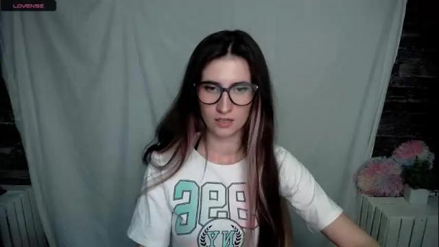 Image 4 of lauradre_ Stream on Chaturbate on 1 month ago