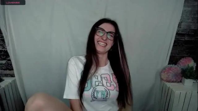 Image 7 of lauradre_ Stream on Chaturbate on 1 month ago