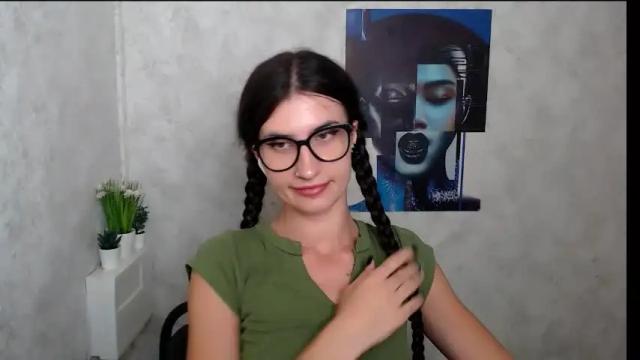 Image 2 of lauradre_ Stream on Chaturbate on 3 months ago