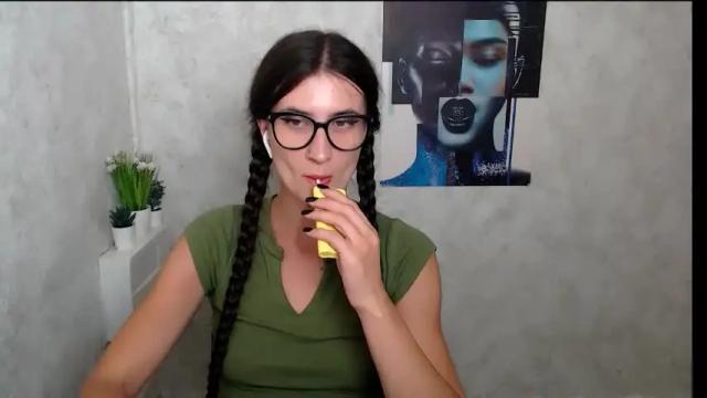 Image 6 of lauradre_ Stream on Chaturbate on 3 months ago