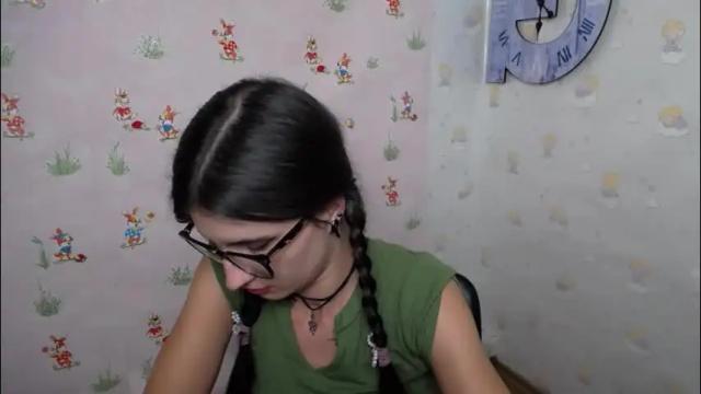 Image 2 of lauradre_ Stream on Chaturbate on 3 months ago