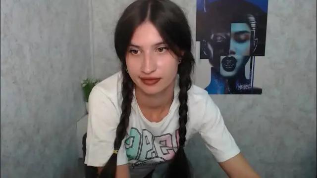 Image 2 of lauradre_ Stream on Chaturbate on 2 months ago