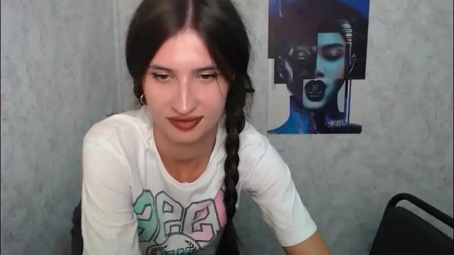 Image 3 of lauradre_ Stream on Chaturbate on 2 months ago