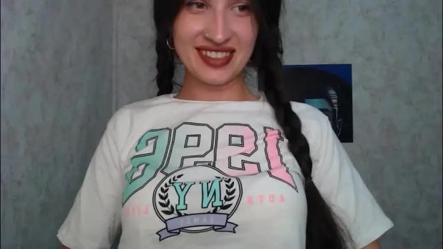 Image 4 of lauradre_ Stream on Chaturbate on 2 months ago